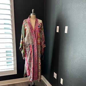 Johnny Was Multicolor Floral Kimono reversible has pockets snap closure like new